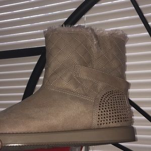 Guess boots